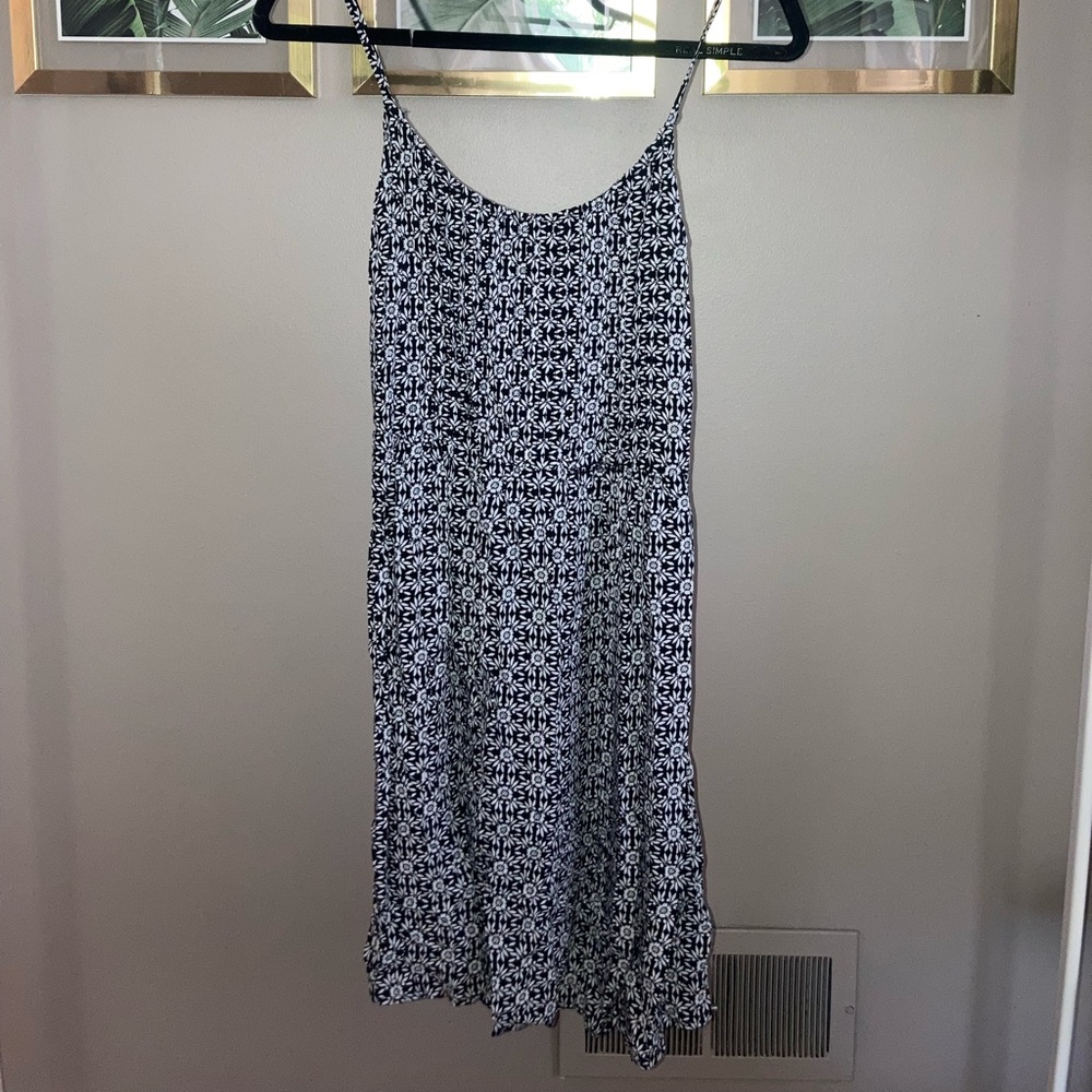 Old Navy black and white floral midi dress size medium